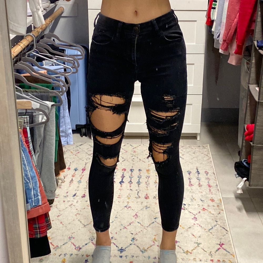 american eagle black stretchy ripped jeans!